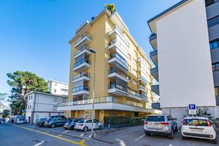 Modern 3.5 room flat with 100 m terrace located near Lugano city center and the lake