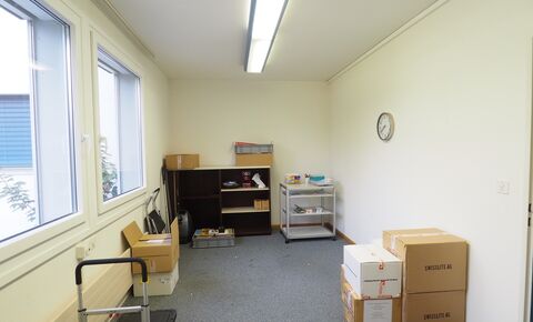 Office space with parking space in a quiet location close to town