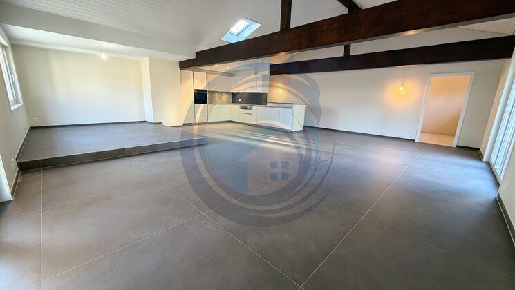 MAGNIFIQUE APPARTEMENT EN ATTIQUE DE 5,5 PIÈCES AU CENTRE VILLE