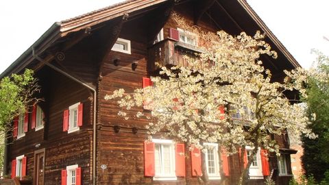 Attraktive 5.5-Zimmer-Maisonettewohnung in Chalet mit Schopf und Blumengarten