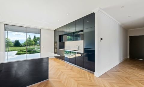 Contemporary Penthouse near the Golf Club of Cologny