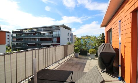 Helle Attikawohnung in ruhigem Wohnquartier