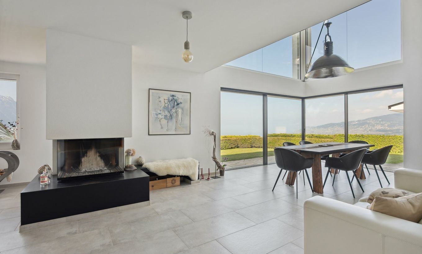 UNIQUE PANORAMA - Moderne Villa mit Blick auf den See und die Alpen
