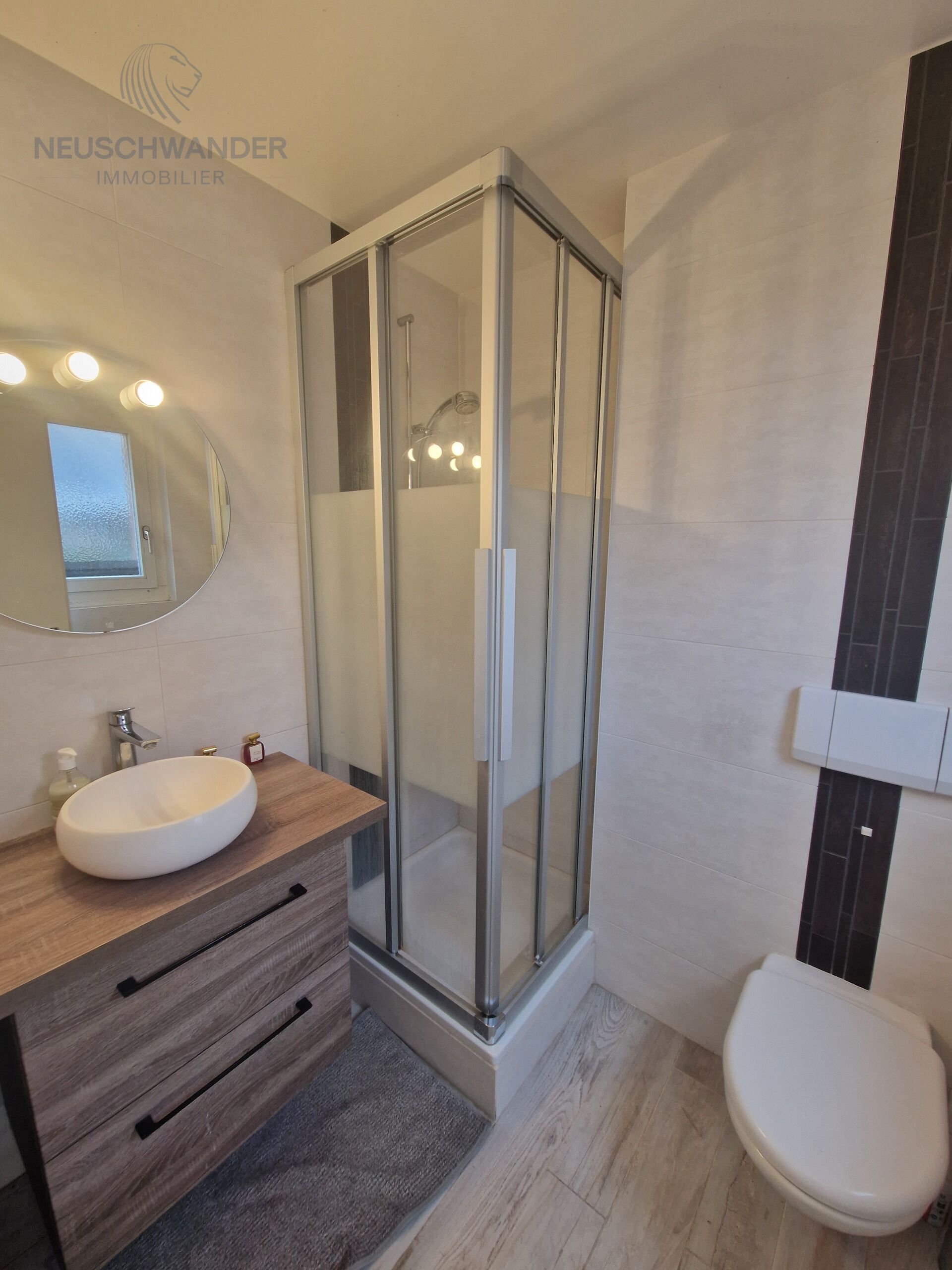 ground-floor powder room