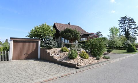 Adrette Liegenschaft an herrlicher Lage
mit Bauland & schönem Garten