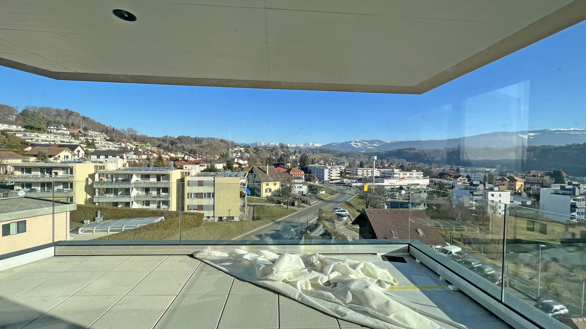 Terrasse et vue sur les montagnes - Appartement en cours de finition