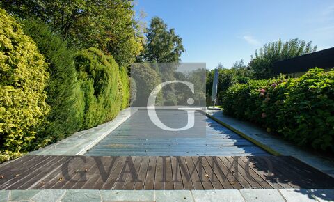 Superb villa with pool on beautifully wooded plot