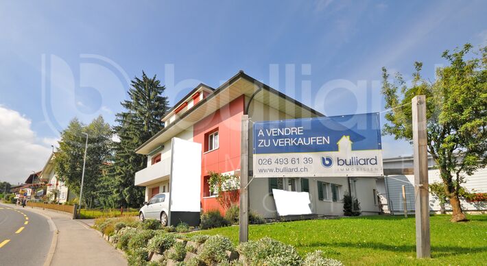 Maison avec appartement 5 p. et surface commerciale / administrative