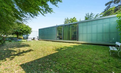 Co-Exclusivity: Beautiful contemporary villa with lake views