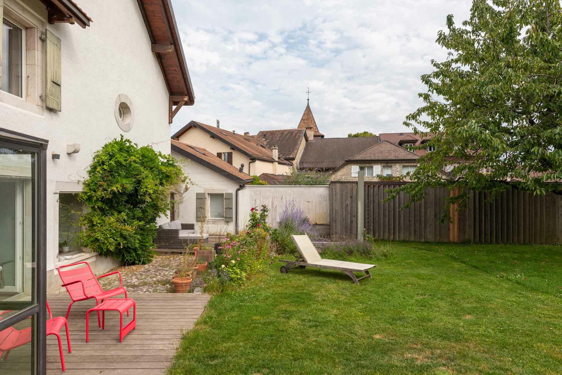 Jardin privatif au centre du village Jardin privatif au centre du village