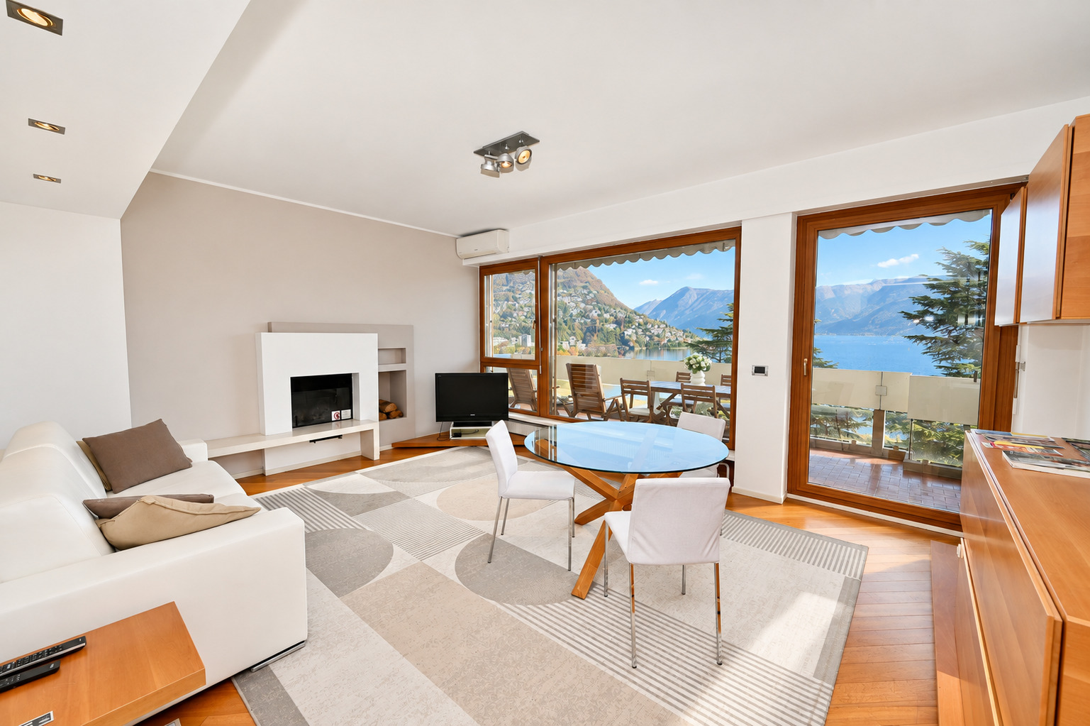 Interior view 2