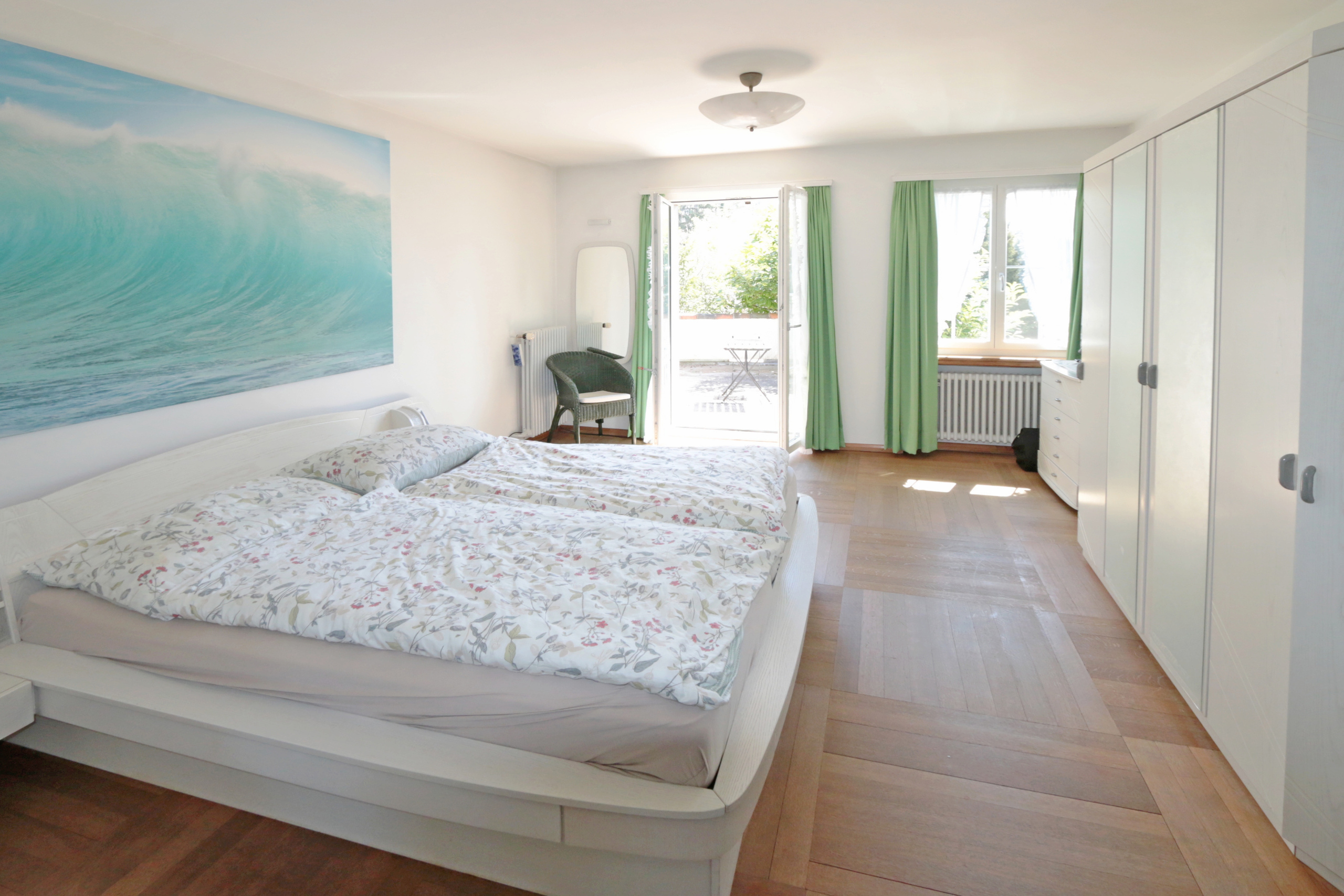 Hauptschlafzimmer mit Bad en Suite und Terrasse Hauptschlafzimmer mit Bad en Suite und Terrasse