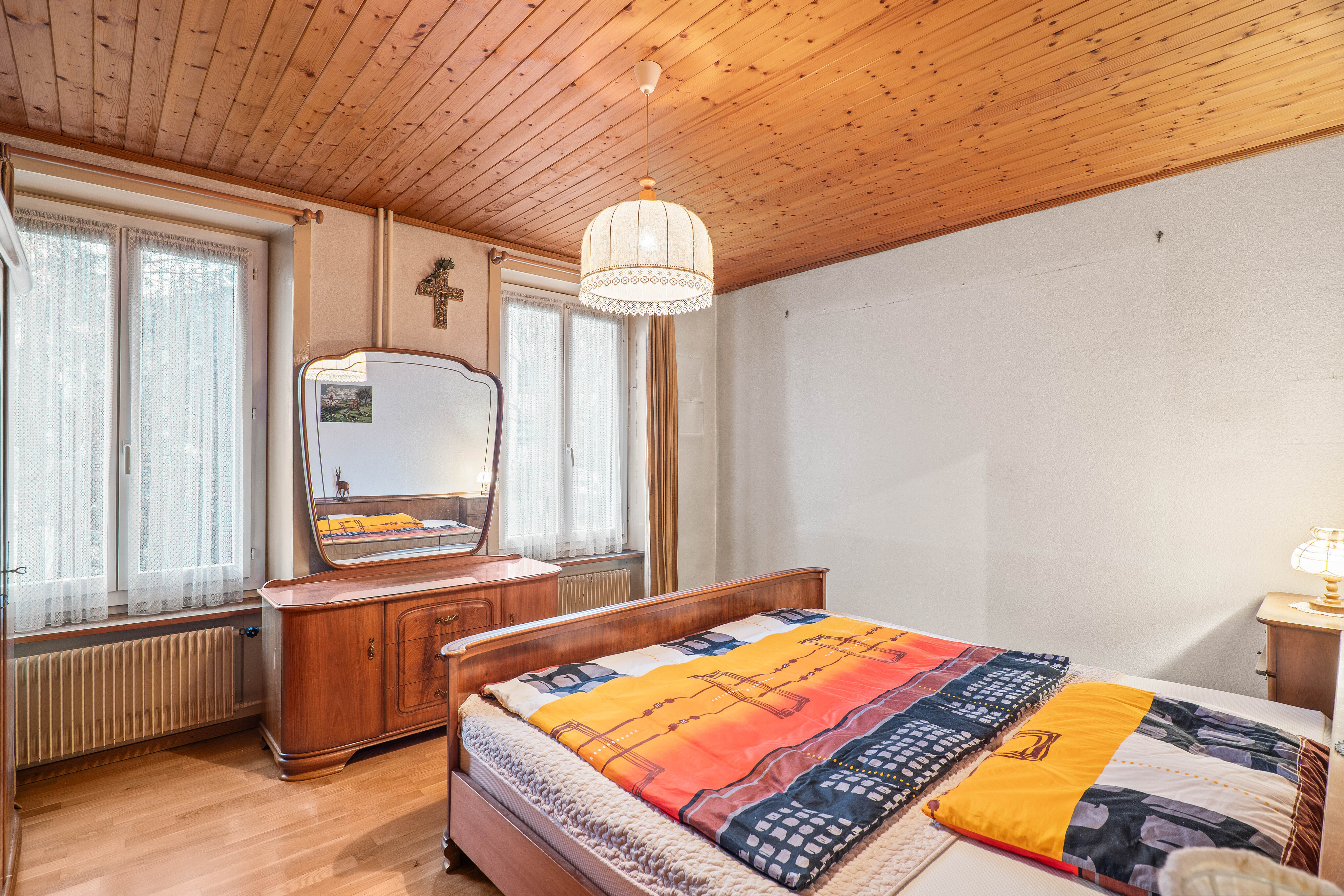 La chambre principale est, dans chaque appartement, particulièrement spacieuse et lumineuse.