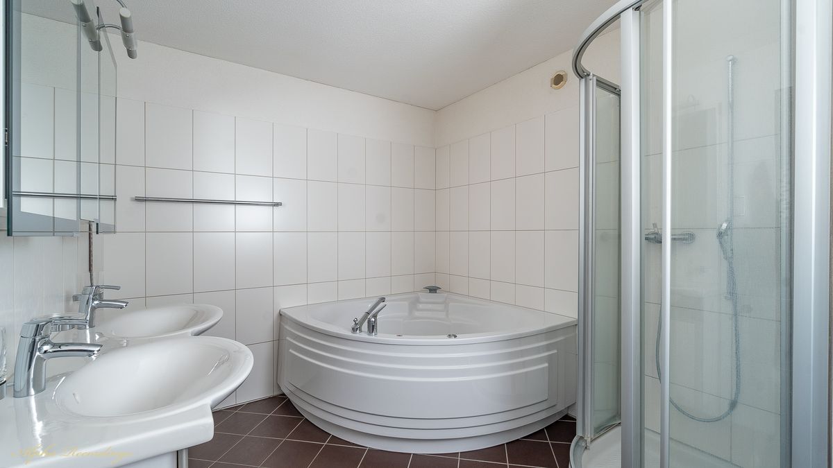 Badezimmer im OG