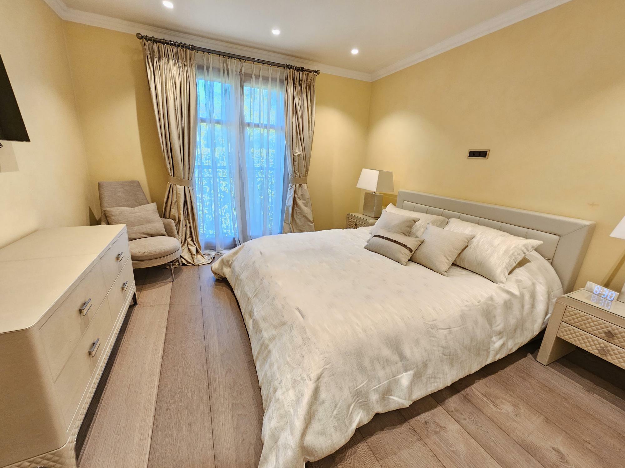Interior view 7
