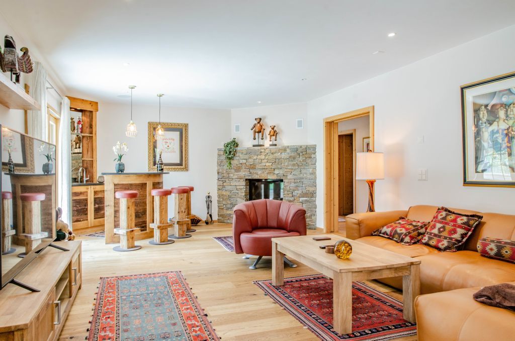 Wohnzimmer mit Kamin