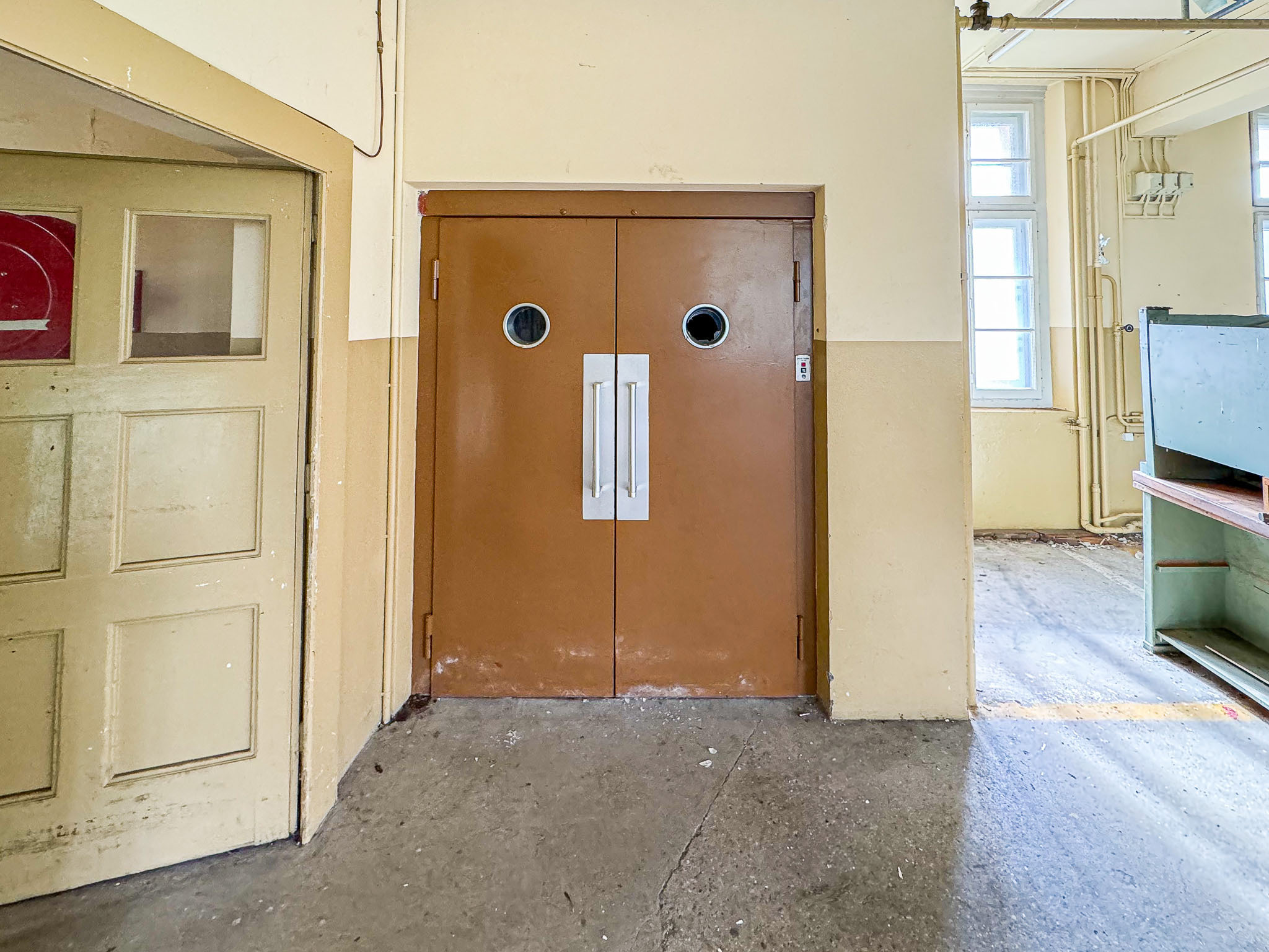 2ème niveau - monte-charge 2ème niveau - monte-charge