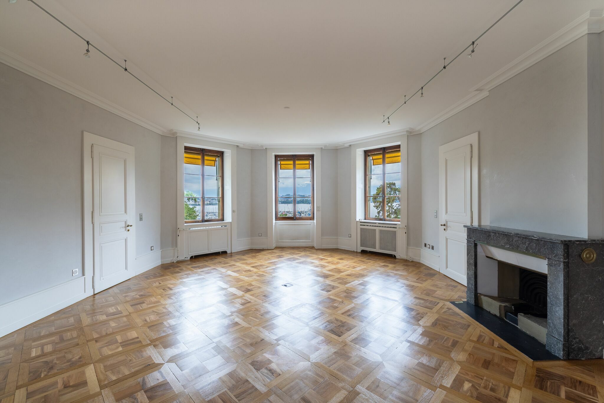 Interior view 5