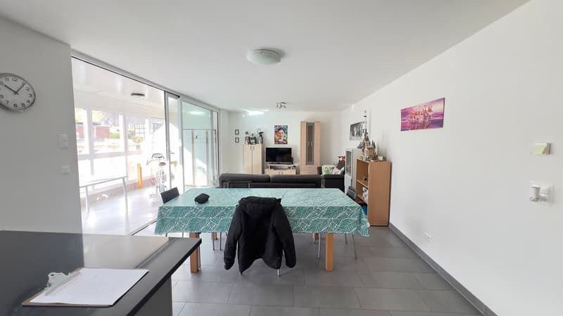 Séjour/salle à manger depuis cuisine – profondeur de pièce