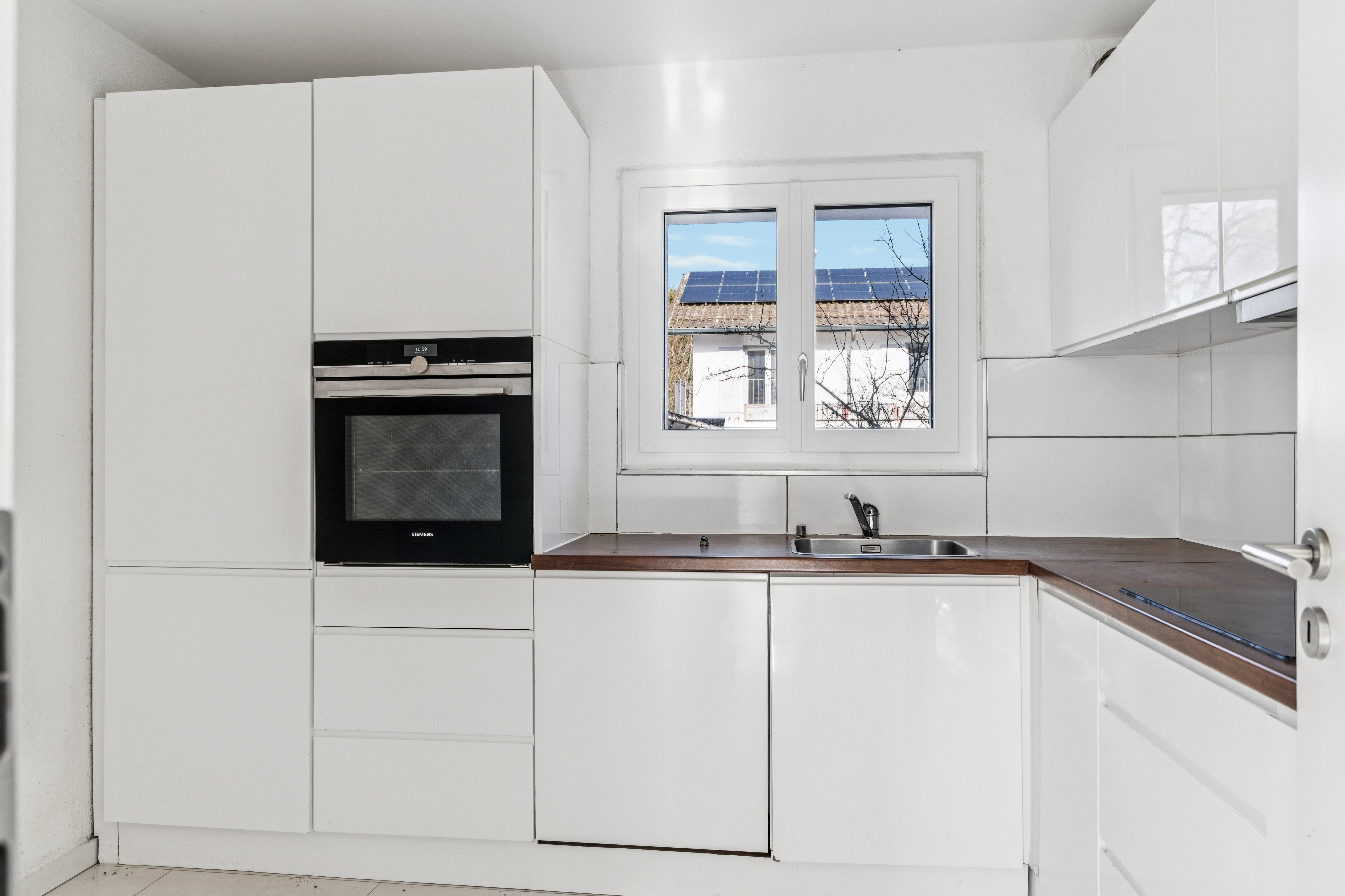 Praktische Einbauküche – ideal für langfristige Vermietung