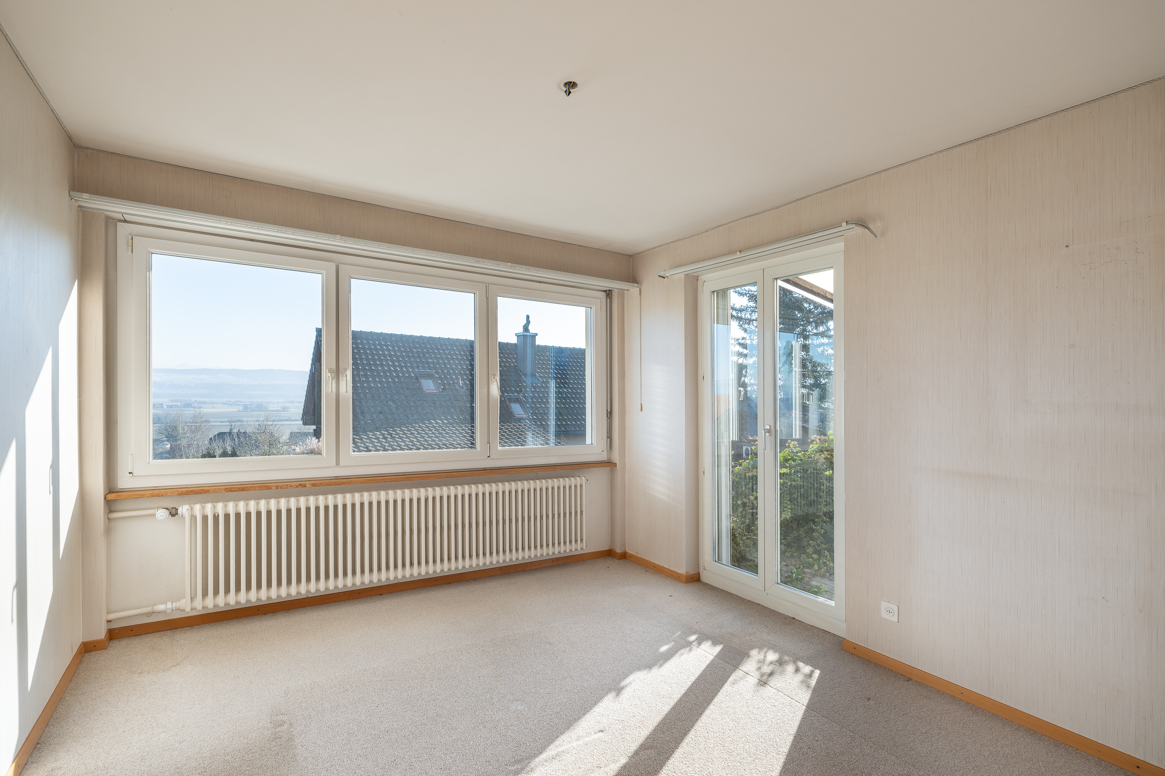 ECKZIMMER MIT GARTENZUGANG ECKZIMMER MIT GARTENZUGANG