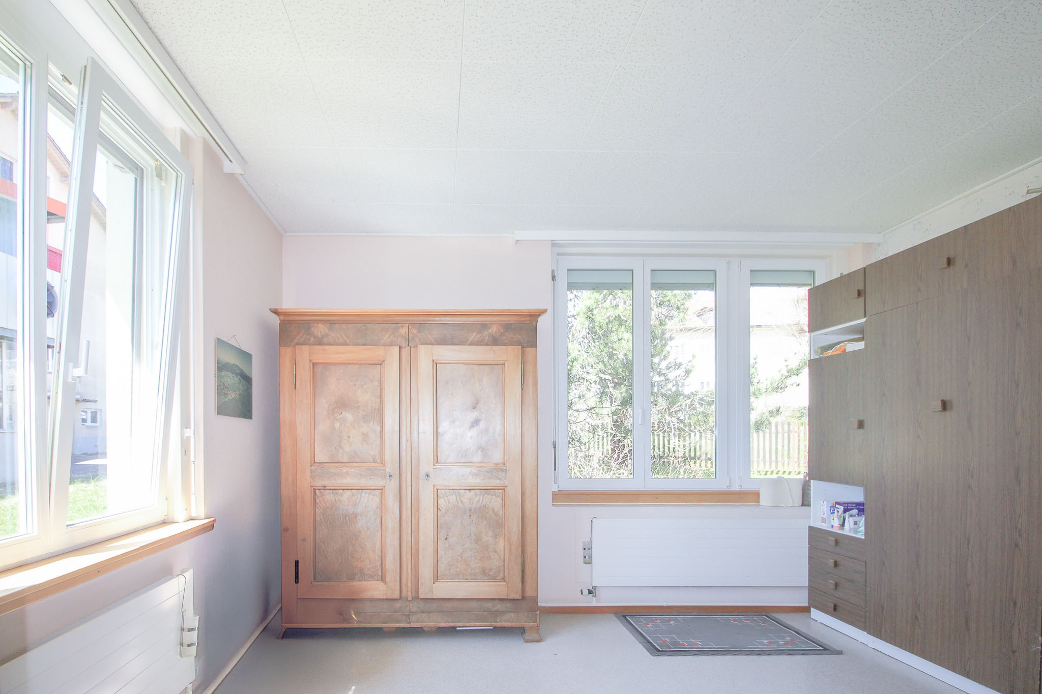 Logement principal au rez : chambre no 1 au Nord 