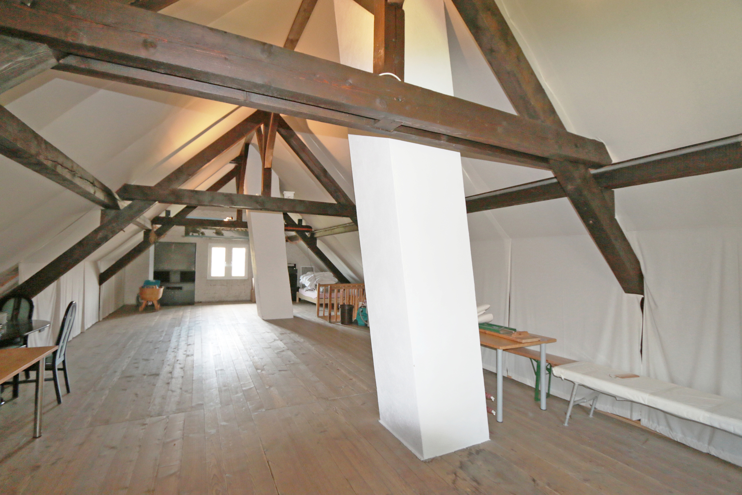 der riesige Dachstock bietet weitere Ausbaumöglichkeiten, Leitungen sind vorbereitet der riesige Dachstock bietet weitere Ausbaumöglichkeiten, Leitungen sind vorbereitet