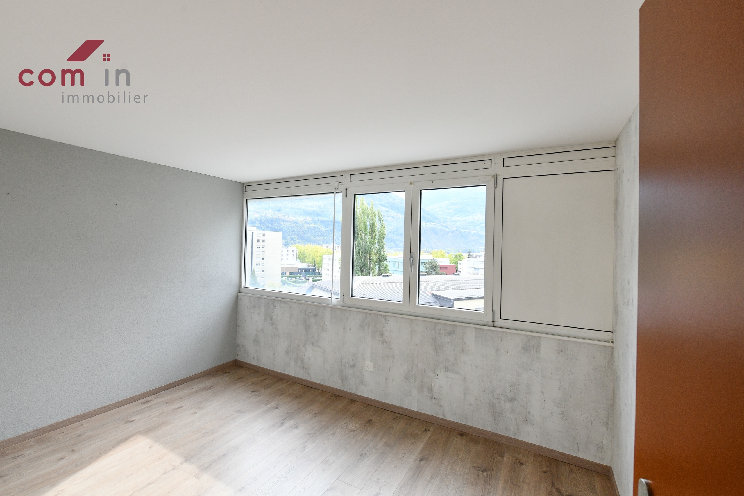 pièce/bureau de 11,2 m2 (isolée/non-chauffée) pièce/bureau de 11,2 m2 (isolée/non-chauffée)