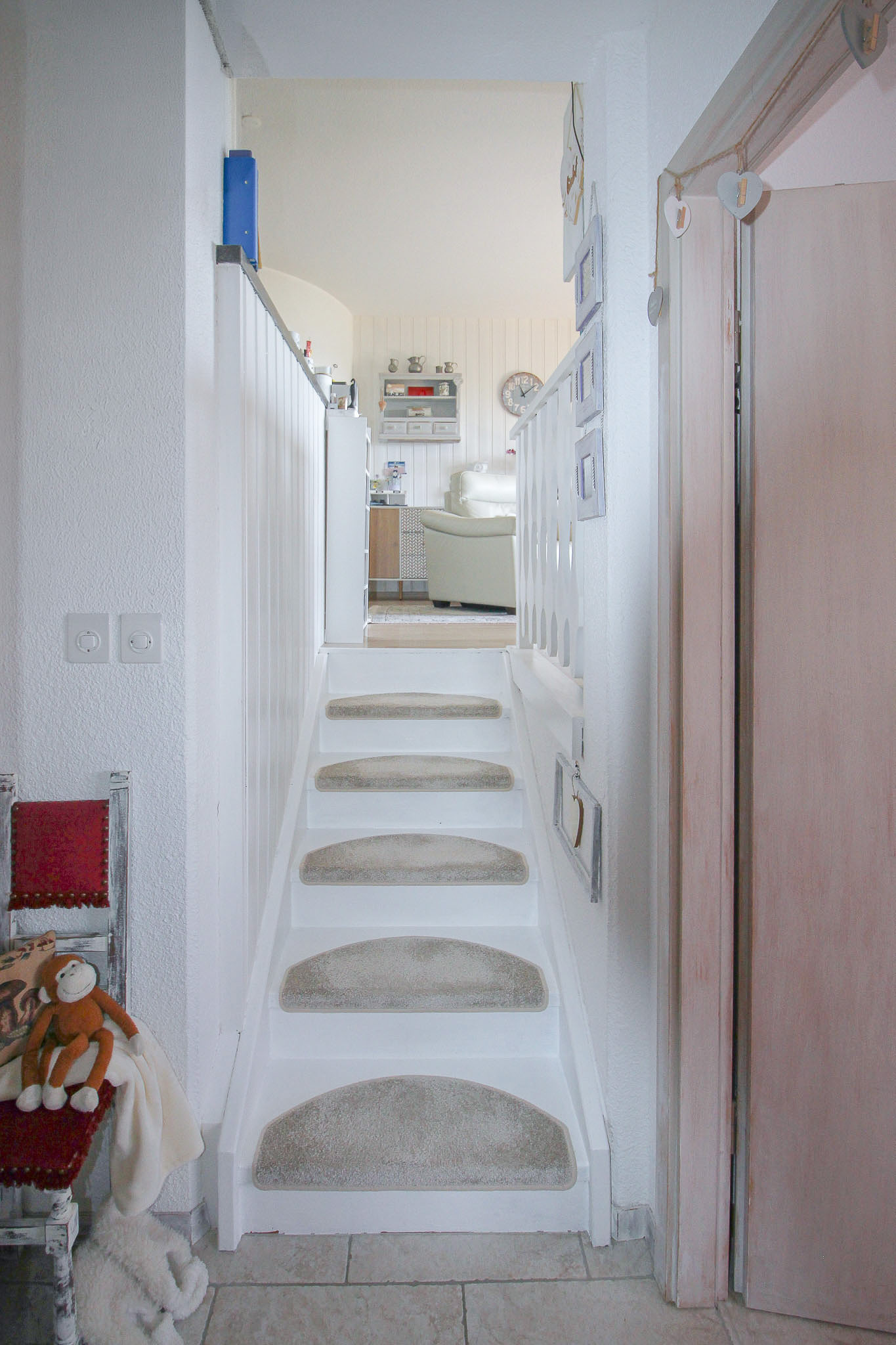 Accès à l’espace nuit par un escalier intérieur de 5 marches