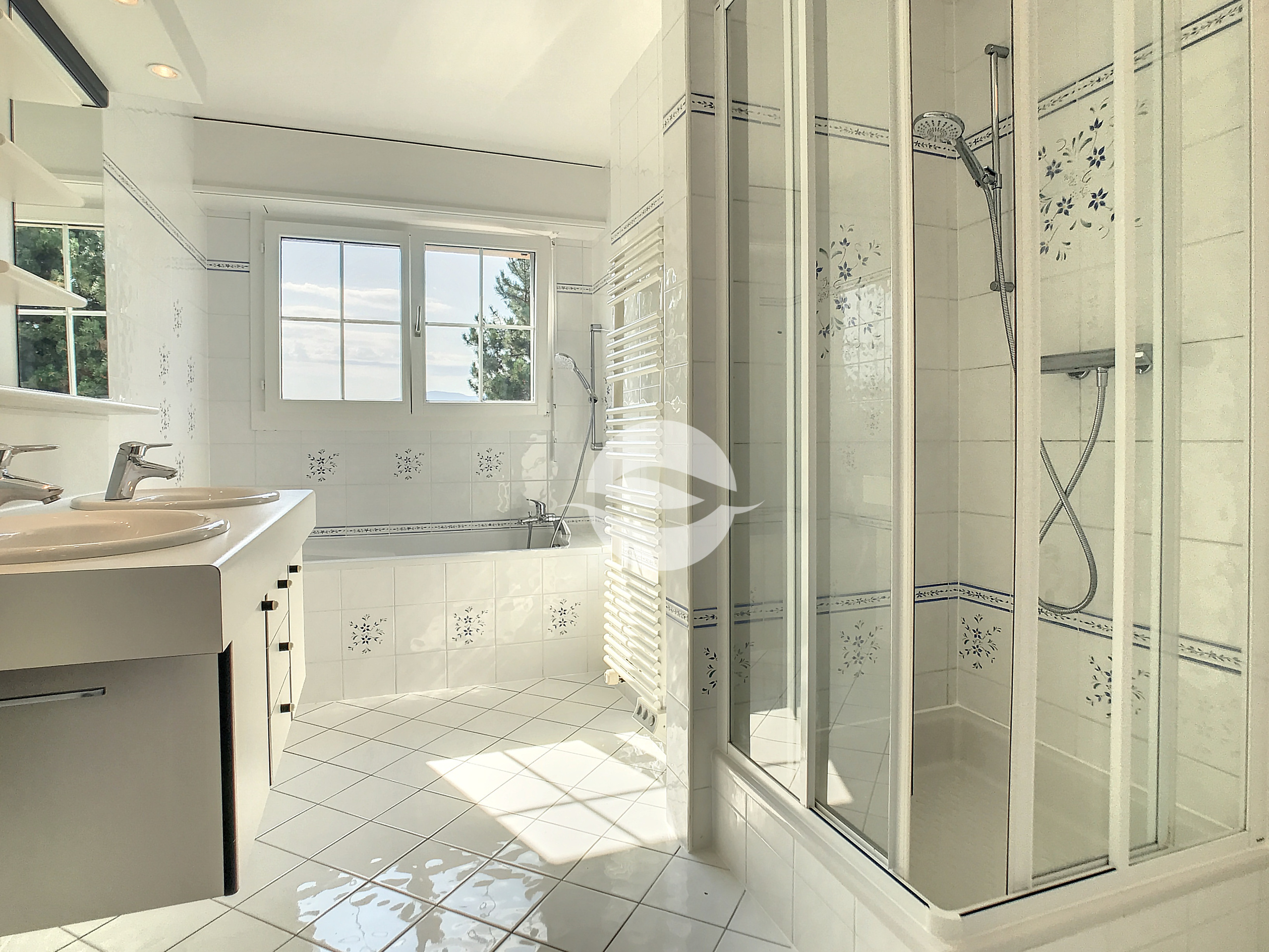 1er : Salle de bains et douche