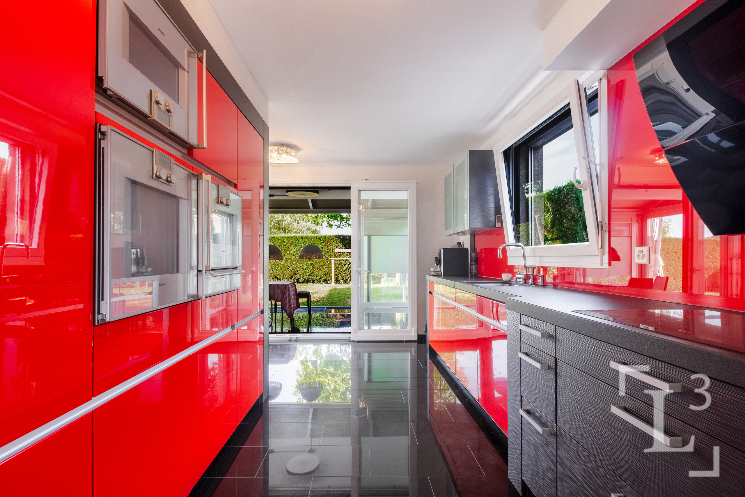 Fully equipped semi-open kitchen Fully equipped semi-open kitchen
