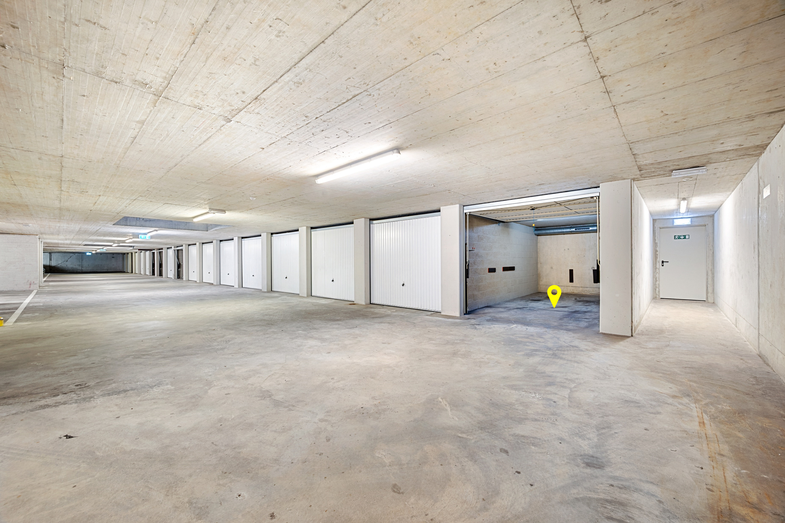 Box avec porte électrique 