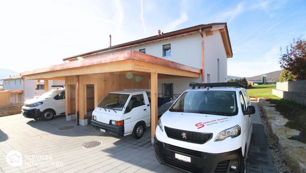 Parking Privé 2 voiturres dont 1 sous couvert et cave extérieure