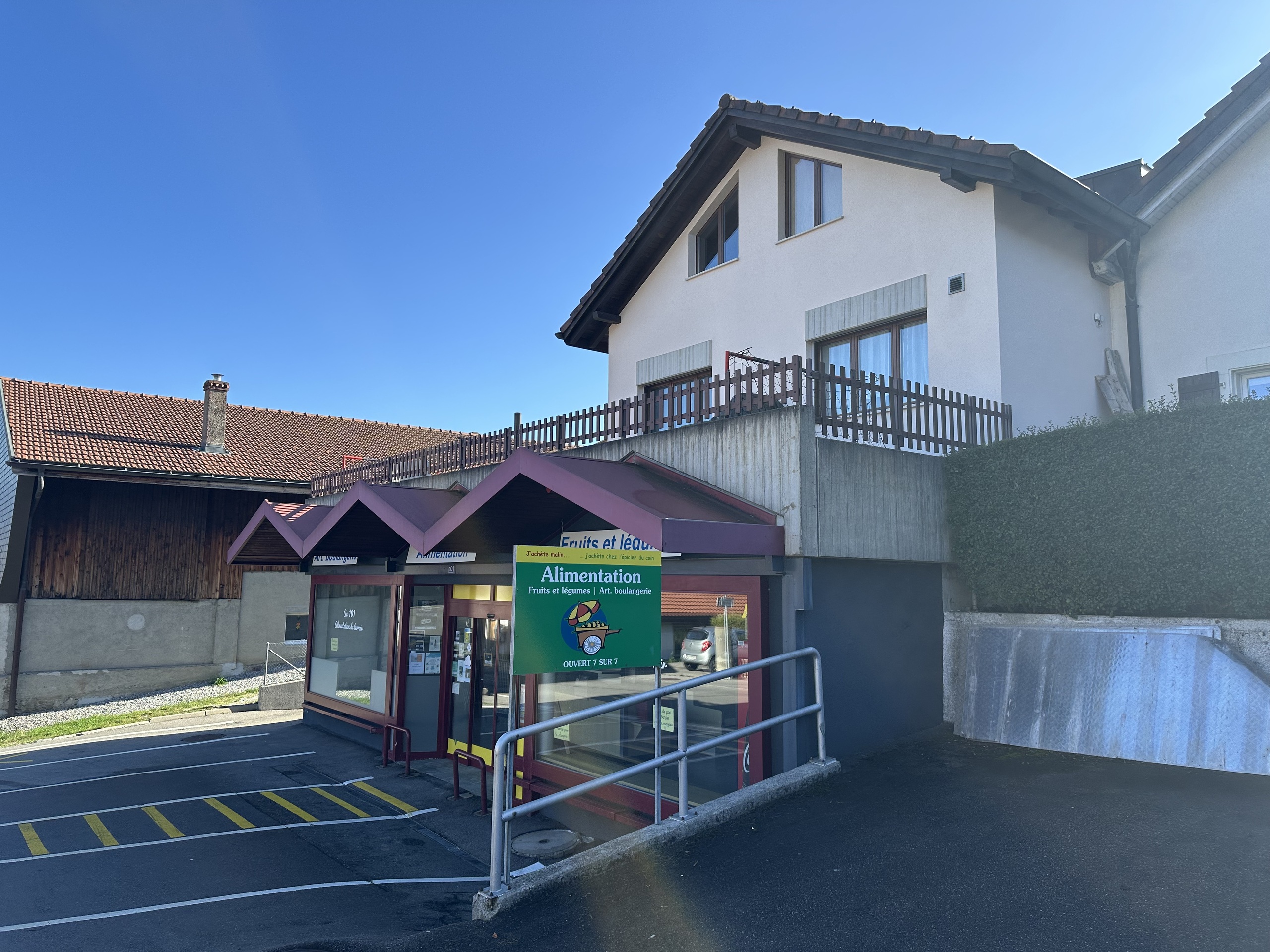 Commerce avec habitation