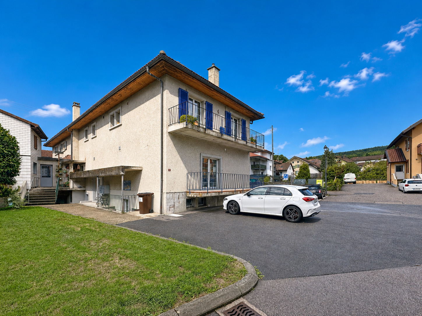 Photo 1