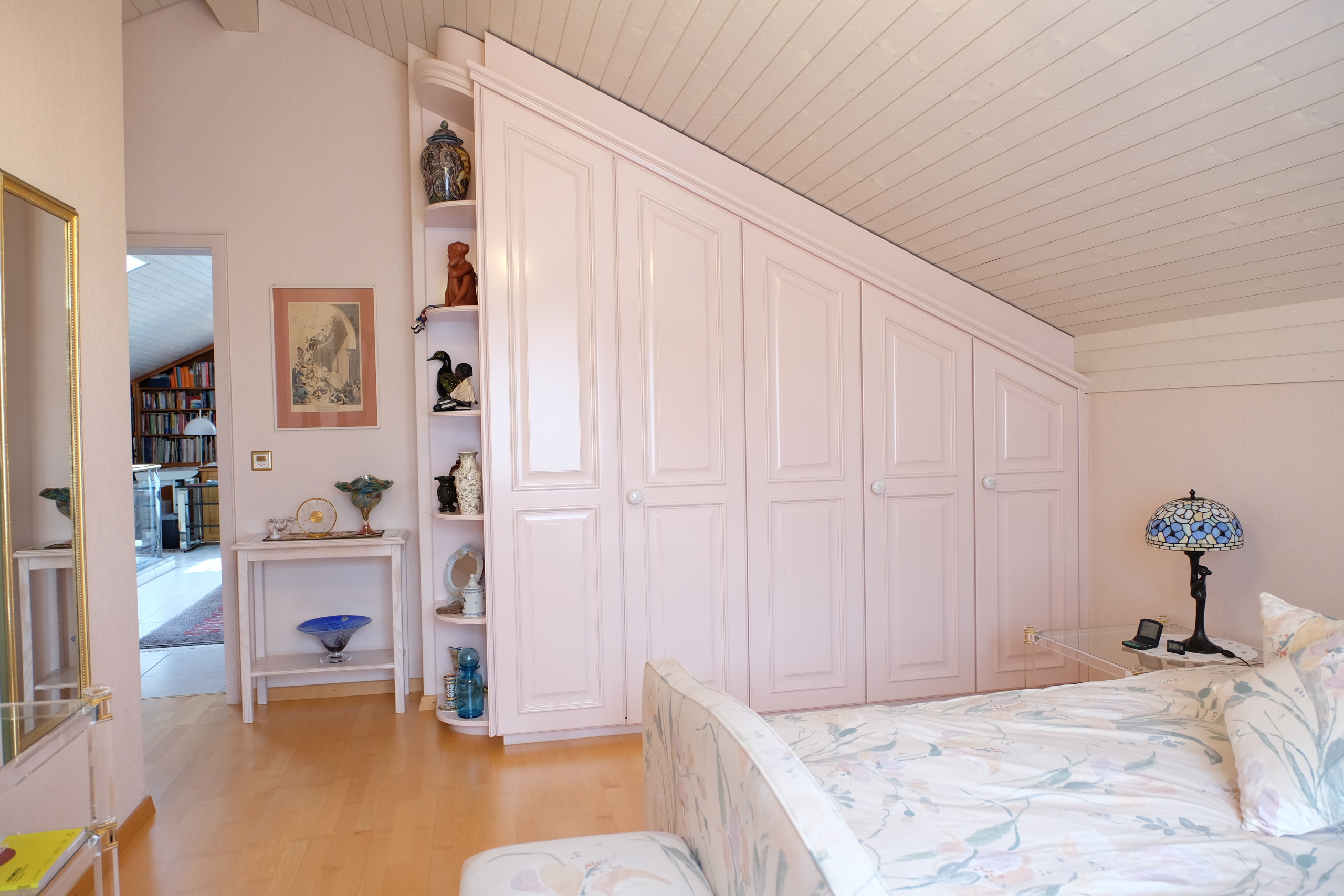 Schlafzimmer im Dachgeschoss mit Einbauschrank Schlafzimmer im Dachgeschoss mit Einbauschrank