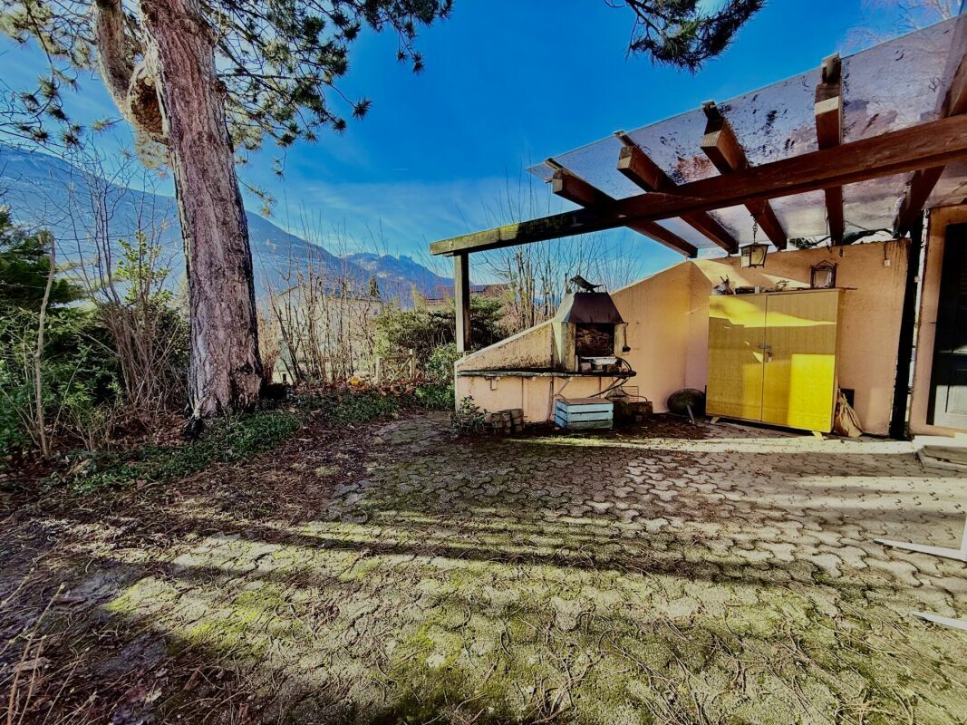 Terrasse couverte avec coin barbecue