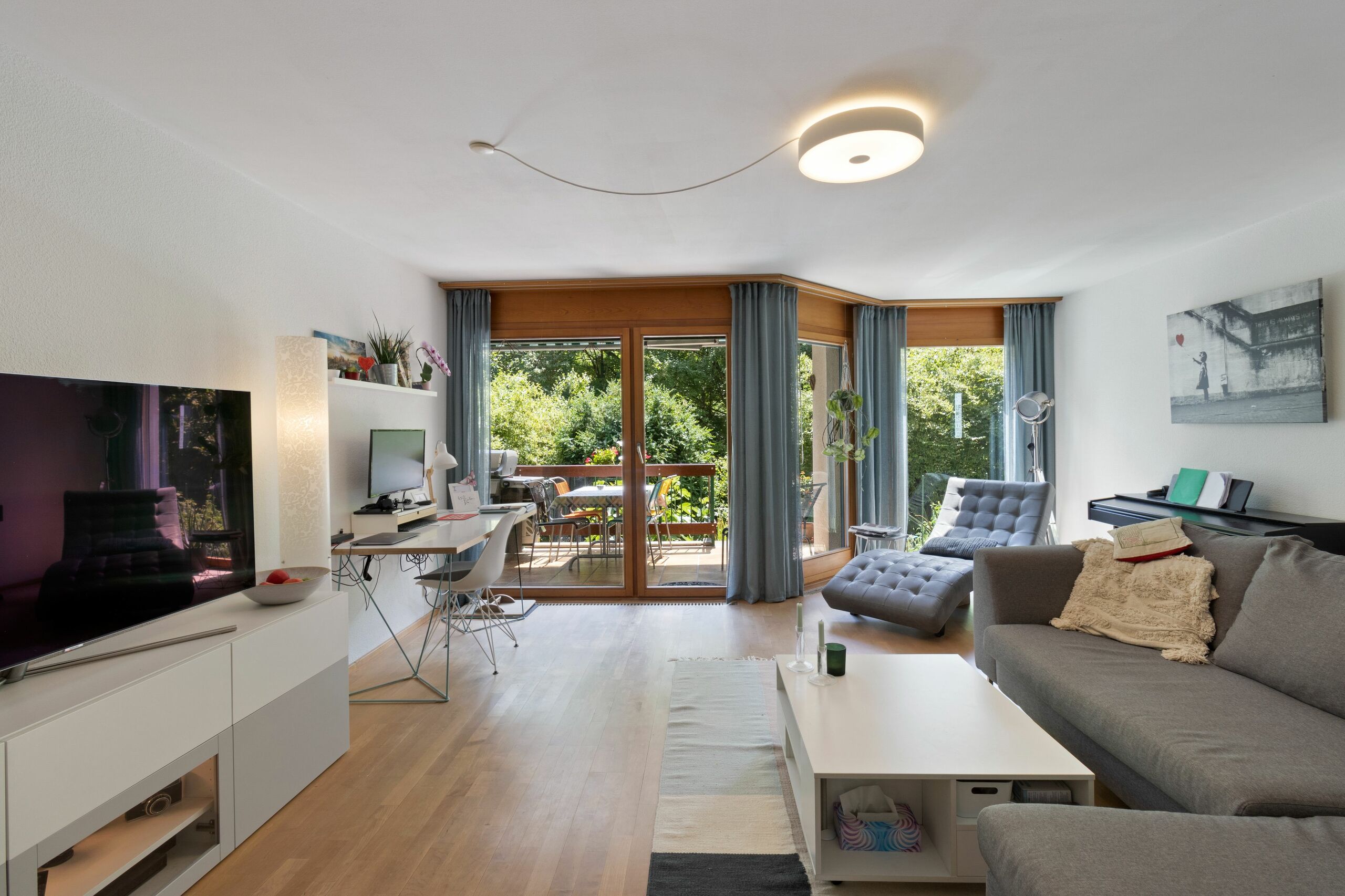 Wohnzimmer mit Blick Richtung Garten