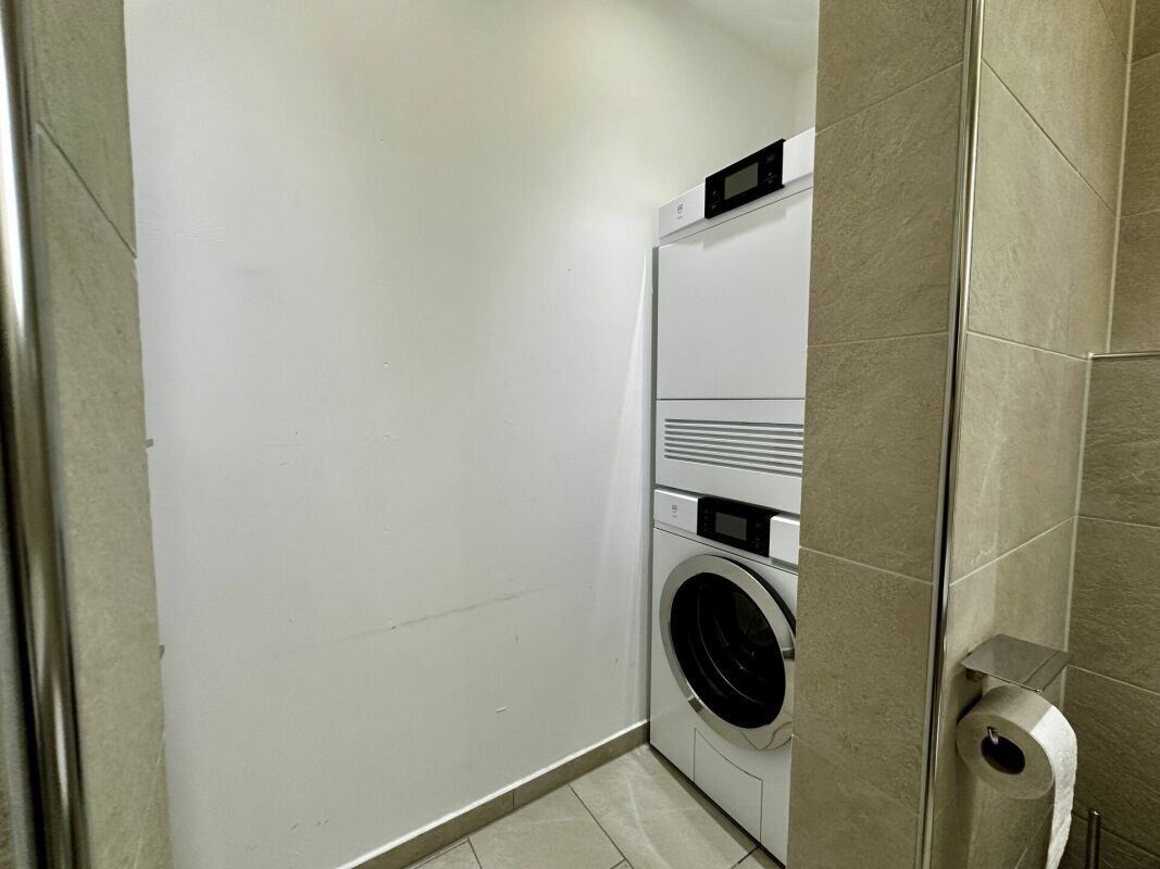 1. OG Badezimmer/WT 1. OG Badezimmer/WT