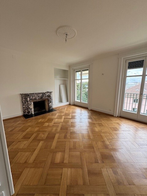 Salon avec cheminée 