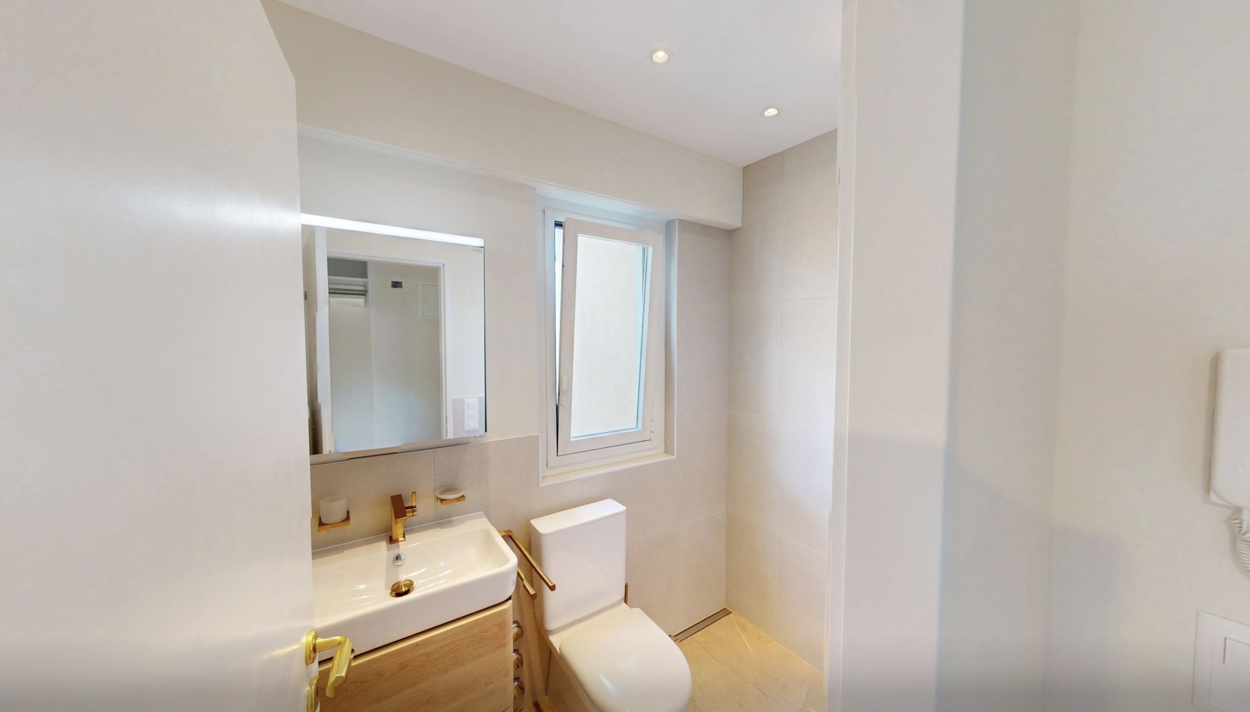 Interior view 7