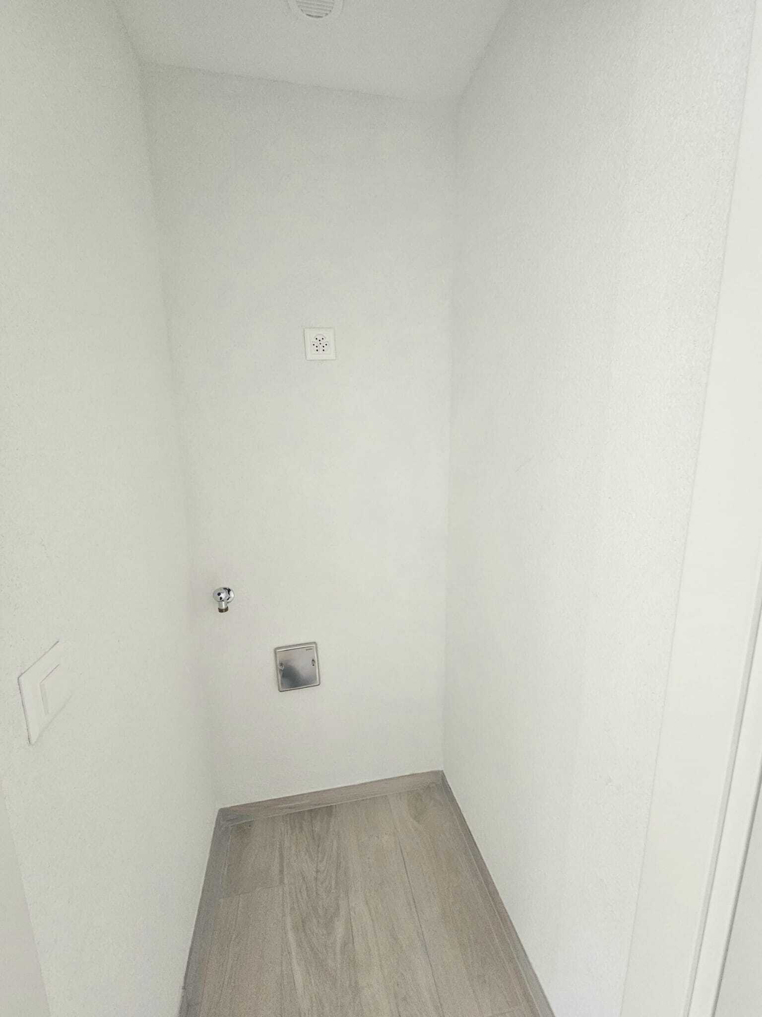 Buanderie privée avec branchement pour colonne de lavage Buanderie privée avec branchement pour colonne de lavage