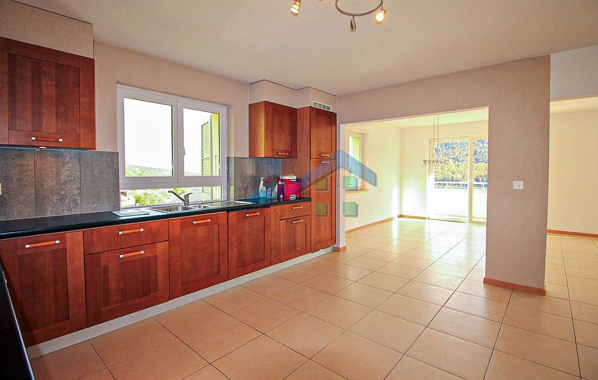 Cuisine agencée ouverte sur le séjour