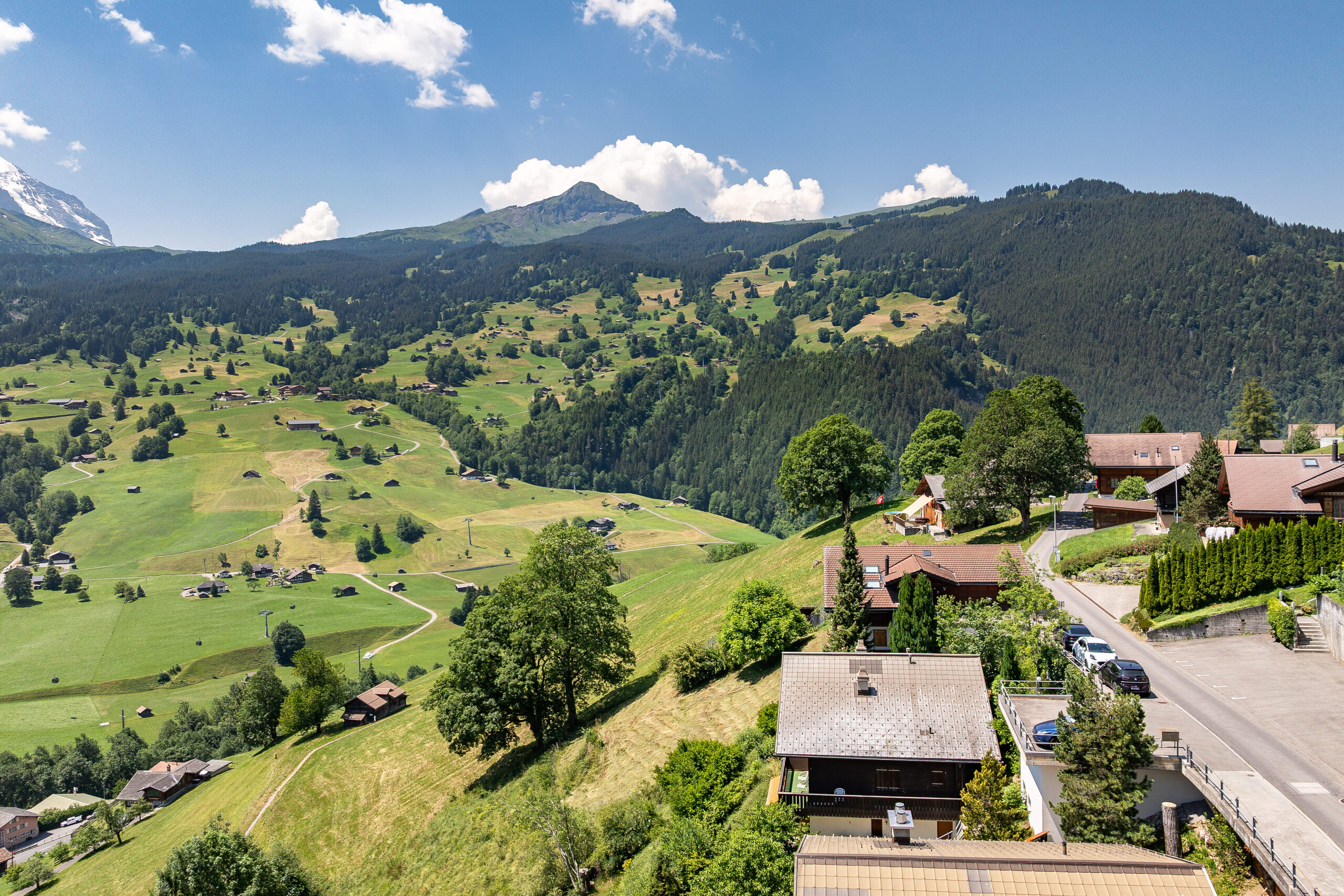 PARKPLÄTZE VOR DEM HAUS PARKPLÄTZE VOR DEM HAUS