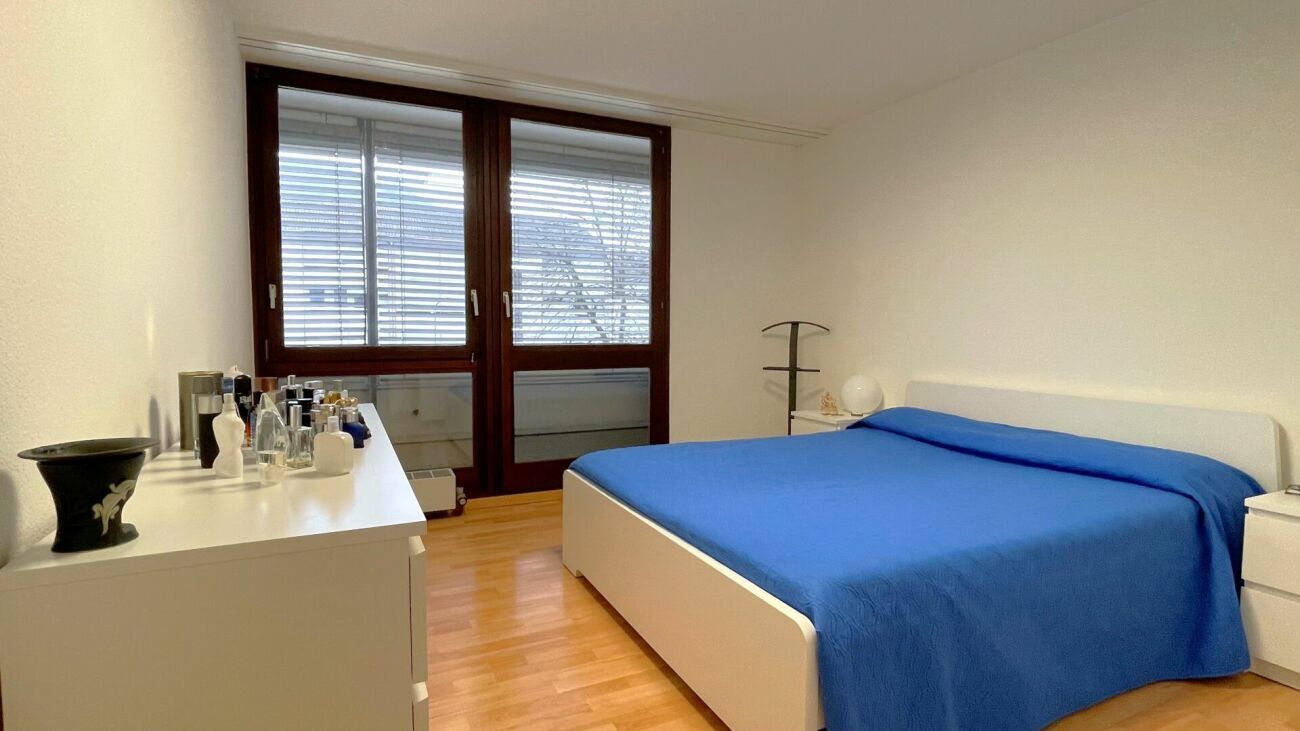 Schlafzimmer mit Ausgang zum Balkon