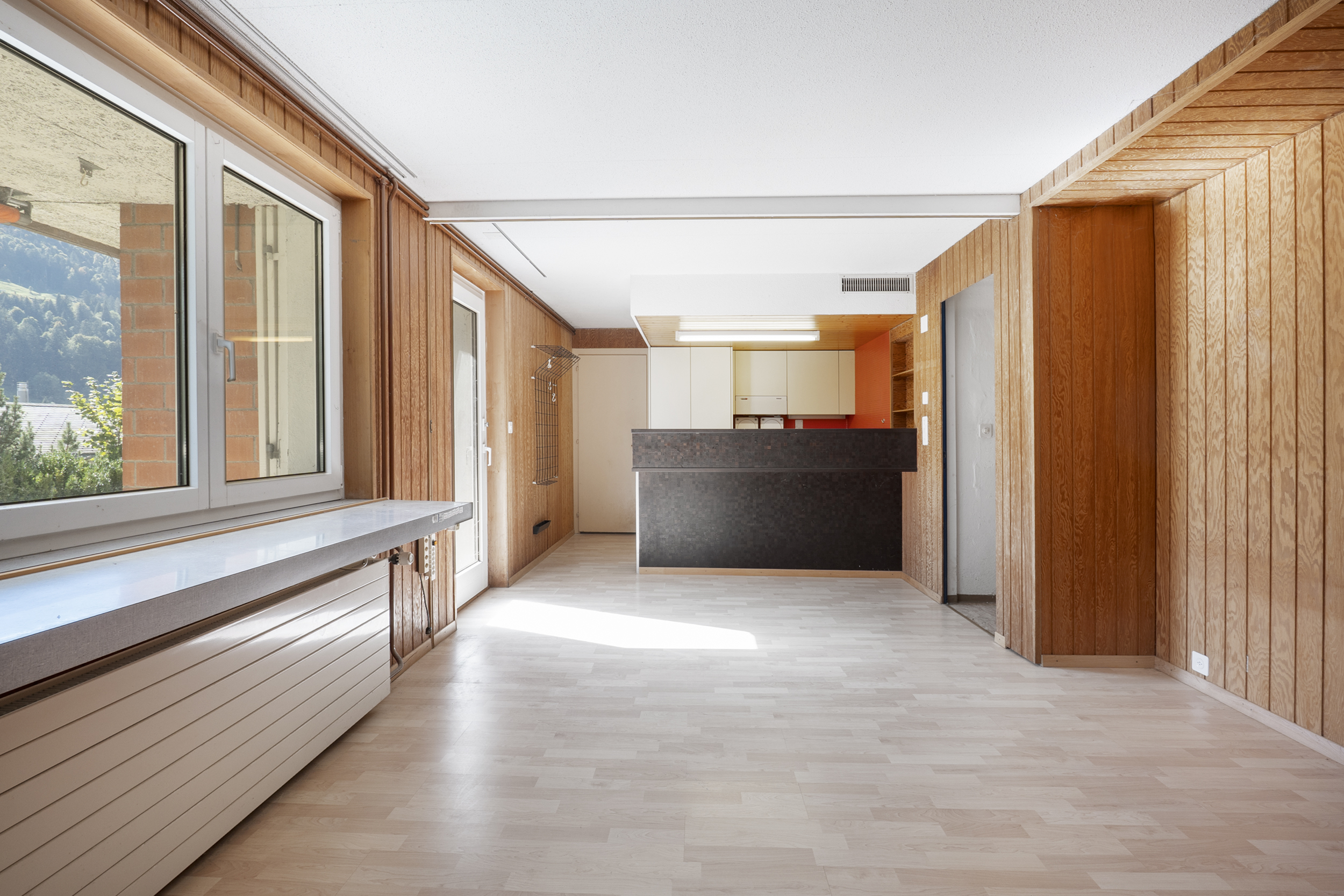 Untere Etage: Wohnbereich mit gedecktem Sitzplatz