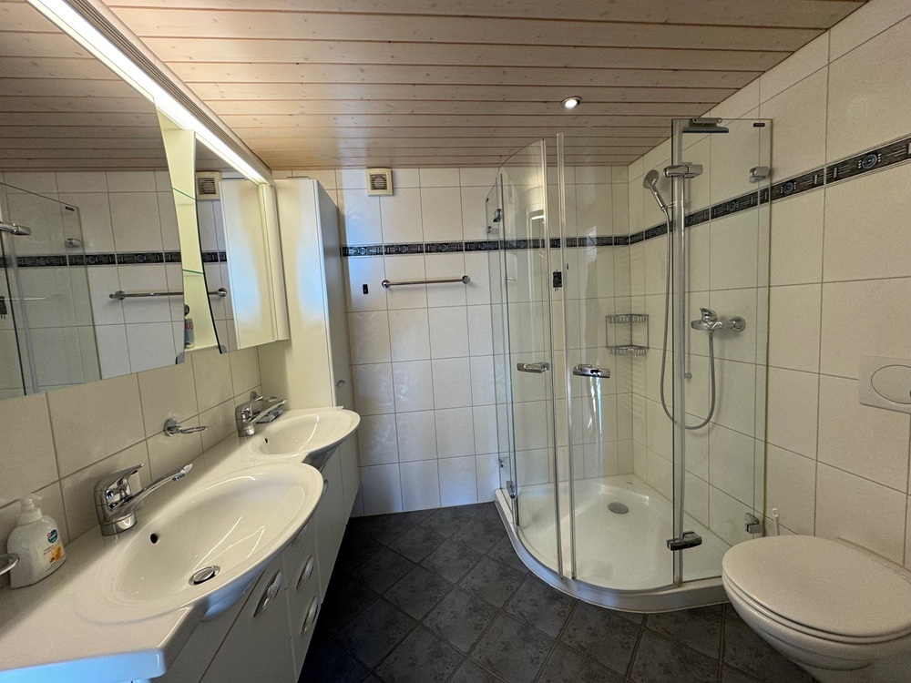 Du / WC im OG
