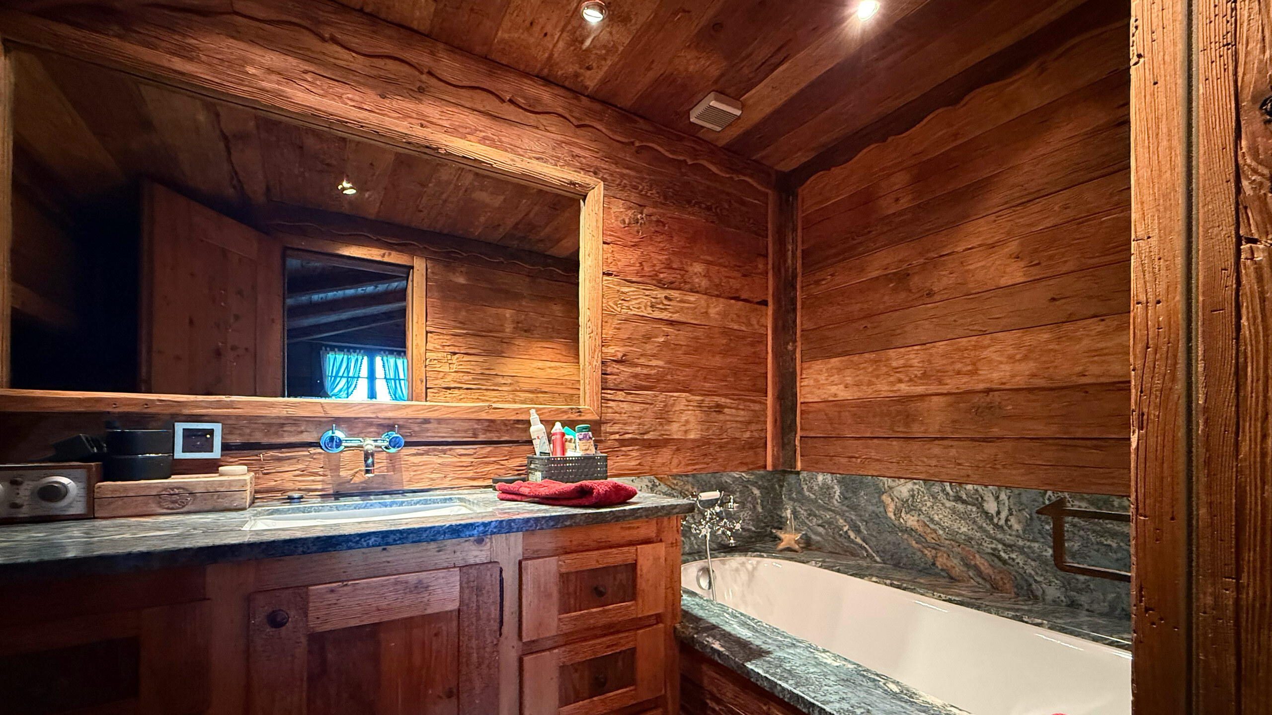 Salle de bain du 1er étage Salle de bain du 1er étage