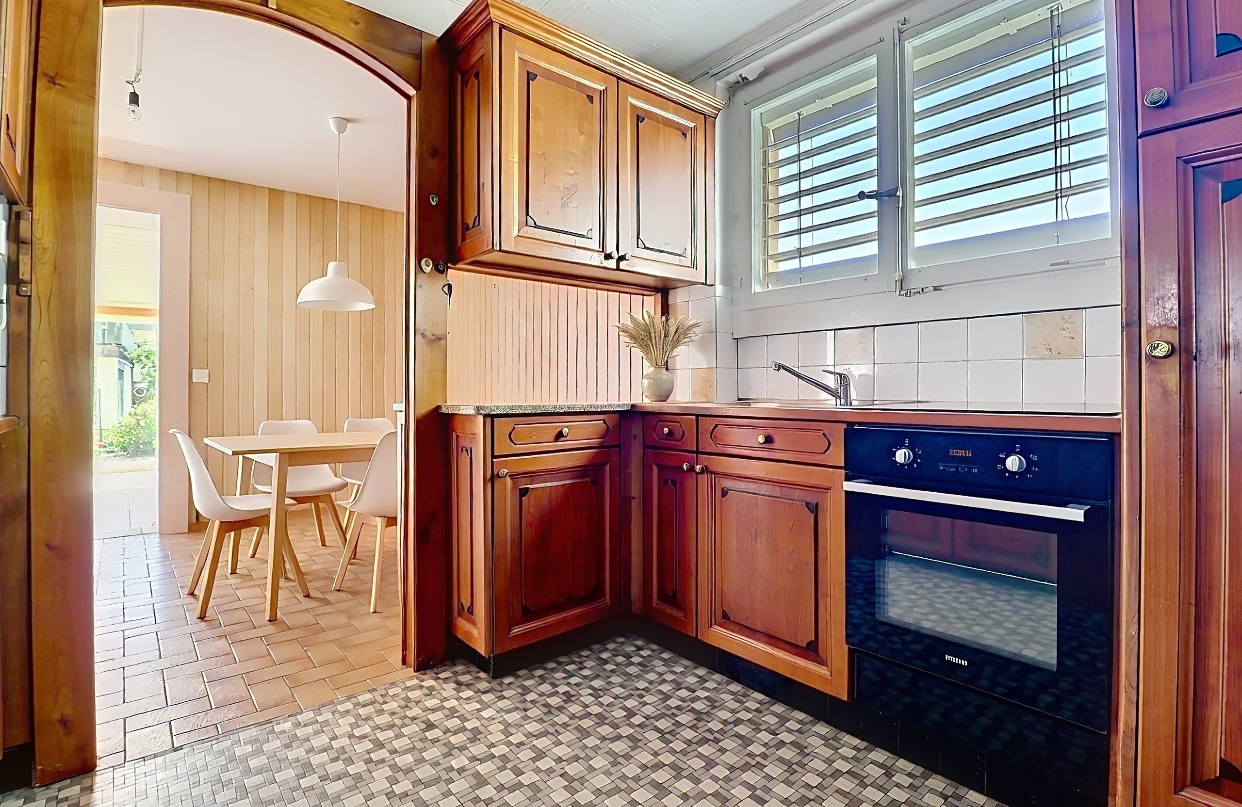 Cuisine-appartement du rez-de-chaussée (simulation d'ameublement) Cuisine-appartement du rez-de-chaussée (simulation d'ameublement)