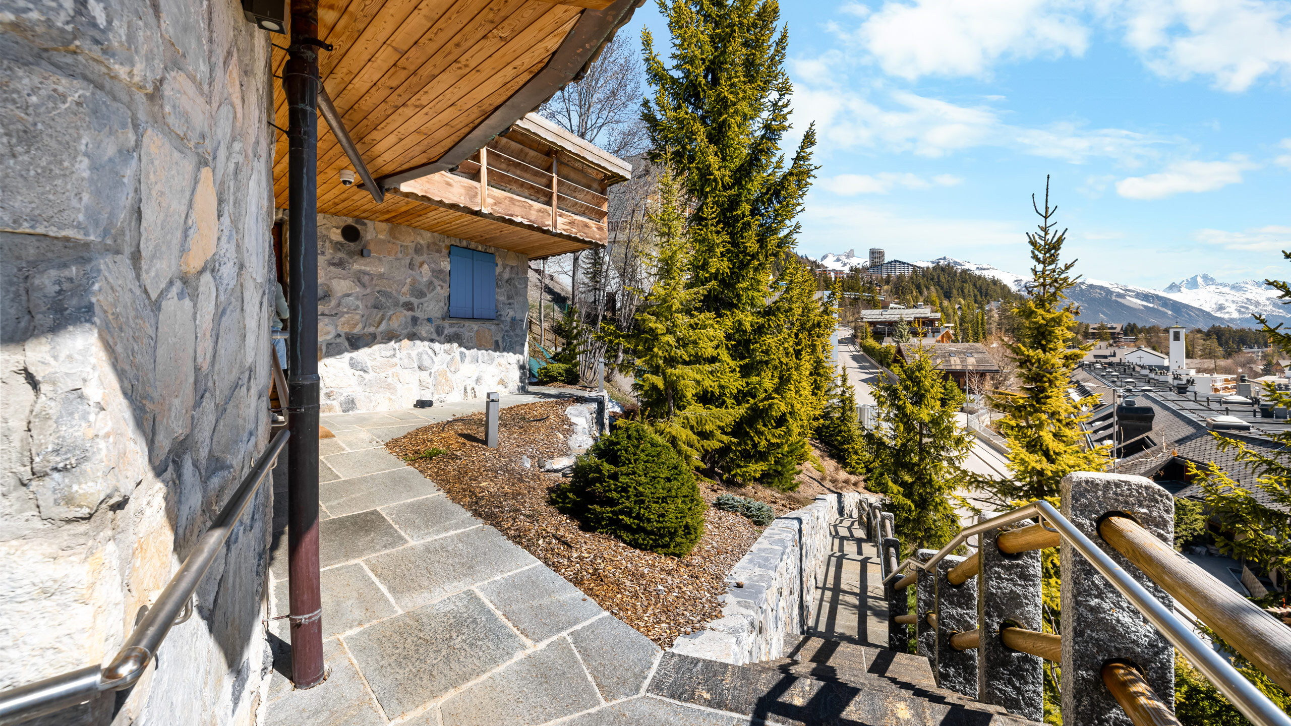 Accès inférieur (Rez inférieur) Accès inférieur (Rez inférieur)